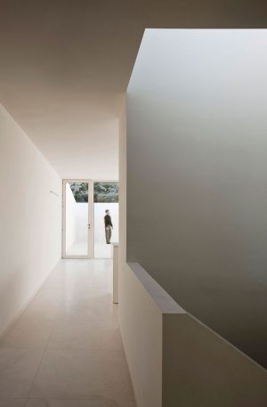 House On Mountainside Overlooked By Castle By Fran Silvestre Arquitectos 2