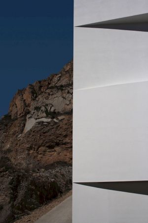 House On Mountainside Overlooked By Castle By Fran Silvestre Arquitectos 8