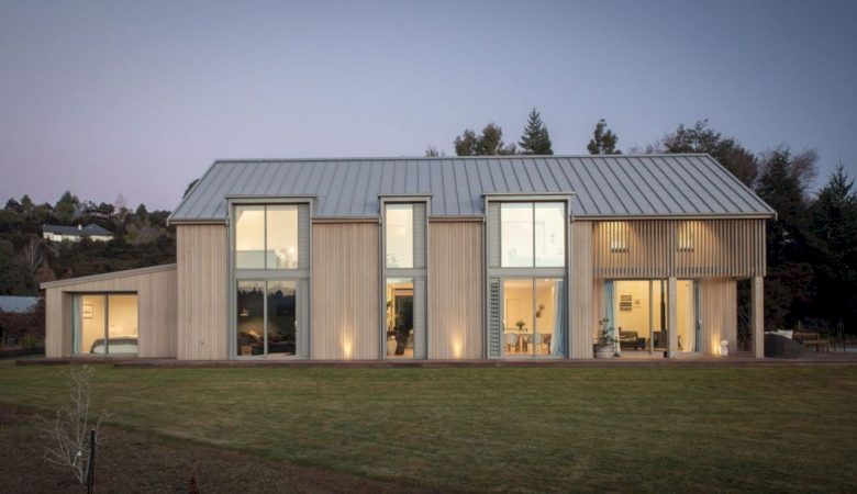 Mount Iron Barn by Condon Scott Architects: A Family Home with A Barn ...