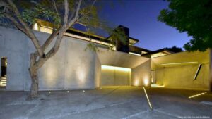 Concrete House 27